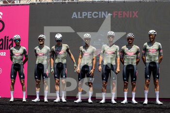 2022-05-12 - Alpecin-Fenix team  - 2022 GIRO D'ITALIA - STAGE 6 - PALMI - SCALEA - GIRO D'ITALIA - CYCLING