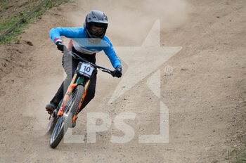03/09/2022 - Joy Attalla (CAN) during UCI Mountain Bike World Cup in Val di Sole 2022 - Junior Women Downhill race category - September 3, 2022. Italy - UCI MOUNTAIN BIKE WORLD - VAL DI SOLE 2022 - JUNIOR MEN AND WOMAN RACE - MTB - MOUNTAIN BIKE - CICLISMO