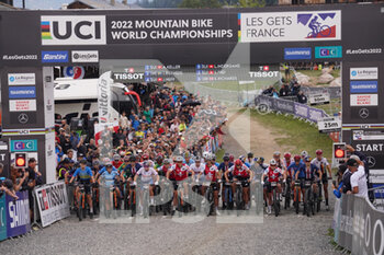 26/08/2022 - Start race during UCI Mountain Bike World Championships in Les Gets 2022 Cross-Country Short Track women Edite August 26, 2022, France - 2022 UCI MOUNTAIN BIKE WORLD CHAMPIONSHIPS - MTB - MOUNTAIN BIKE - CICLISMO