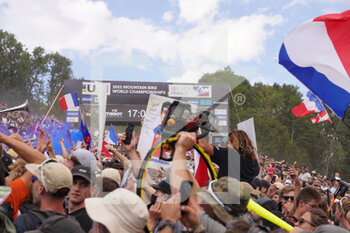 2022-08-27 - Invasion of the public on the stage of the winners at the end of the race  during UCI Mountain Bike World Championships in Les Gets 2022 Man Elite Downhill - Final August 27, 2022, France - 2022 UCI MOUNTAIN BIKE WORLD CHAMPIONSHIPS - MTB - MOUNTAIN BIKE - CYCLING