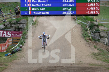 2022-09-03 - Loic Bruni (FRA) at the finish line - UCI MOUNTAIN BIKE WORLD CUP - VAL DI SOLE 2022 - ELITE MEN AND WOMEN DOWNHILL RACE - MTB - MOUNTAIN BIKE - CYCLING