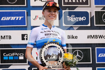 04/09/2022 - (6) Loana Lecomte (FRA) 2nd place in Val di Sole cross-coutry race. - UCI MOUNTAIN BIKE WORLD CUP - ELITE WOMEN - CROSS COUNTRY OLYMPIC RACE - MTB - MOUNTAIN BIKE - CICLISMO
