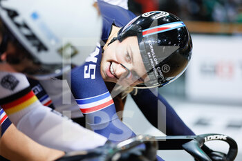 14/10/2022 - Mathilde Gros of France, Emma Hinze of Germany, Semi-final Women's Sprint during the 2022 Tissot UCI Track World Championships on October 14, 2022 in Saint-Quentin-en-Yvelines, France - CYCLING - TRACK WORLD CHAMPIONSHIPS 2022 - PISTA - CICLISMO