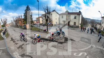 2022-03-12 - Passing the group - TAPPA 6 - APECCHIO-CARPEGNA - TIRRENO - ADRIATICO - CYCLING