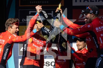 2022-03-13 - Damiano Caruso of Italy, Phil Bauhaus of Germany, Pello Bilbao López De Armentia of Spain, Heinrich Haussler of Australia, Mikel Landa Meana of Spain, Jan Tratnik of Slovenia, Jasha Sütterlin of Germany and Team Bahrain Victorious celebrating at podium with champagne as best team prize winner during the 57th Tirreno-Adriatico 2022 - Stage 7 a 159km stage from San Benedetto del Tronto to San Benedetto del Tronto / #TirrenoAdriatico / #WorldTour / on March 13, 2022 in San Benedetto del Tronto, Italy. ©Photo: Cinzia Camela. - 7^ TAPPA SAN BENEDETTO DEL TRONTO - TIRRENO - ADRIATICO - CYCLING