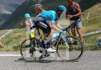 2022-07-13 - Alexey Lutsenko of Astana Qazaqstan Team during the Tour de France 2022, cycling race stage 11, Albertville - Col du Granon Serre Chevalier (152 Km) on July 13, 2022 in Serre Chevalier, France - CYCLING - TOUR DE FRANCE 2022 - STAGE 11 - TOUR DE FRANCE - CYCLING