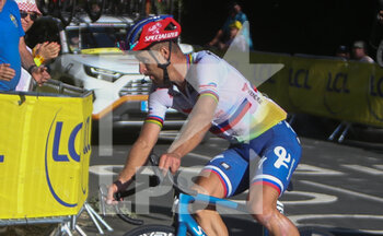 2022-07-14 - Peter Sagan of TotalEnergies during the Tour de France 2022, cycling race stage 12, Briançon - Alpe d'Huez (165,5 Km) on July 14, 2022 in Huez, France - CYCLING - TOUR DE FRANCE 2022 - STAGE 12 - TOUR DE FRANCE - CYCLING