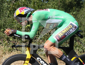 2022-07-23 - Wout Van Aert of Jumbo - Visma during the Tour de France 2022, cycling race stage 20, time trial, Lacapelle-Marival - Rocamadour (40,7 Km) on July 23, 2022 in Rocamadour, France - CYCLING - TOUR DE FRANCE 2022 - STAGE 20 - TOUR DE FRANCE - CYCLING