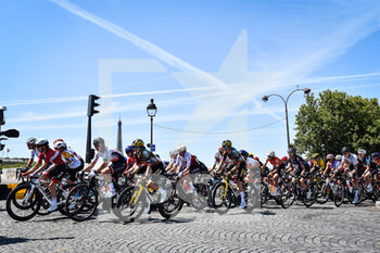 2022-07-24 - Illustration during the Tour de France Femmes avec Zwift, cycling race stage 1, Paris Tour Eiffel - Champs-Elysees (81,7 Km) on July 24, 2022 in Paris, France - CYCLING - WOMEN'S TOUR DE FRANCE 2022 - STAGE 1 - TOUR DE FRANCE - CYCLING