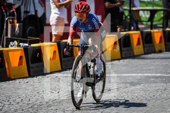 2022-07-24 - Laura ASENCIO (France) of Team CERATIZIT - WNT PRO CYCLING TEAM during the Tour de France Femmes avec Zwift, cycling race stage 1, Paris Tour Eiffel - Champs-Elysees (81,7 Km) on July 24, 2022 in Paris, France - CYCLING - WOMEN'S TOUR DE FRANCE 2022 - STAGE 1 - TOUR DE FRANCE - CYCLING