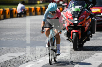2022-07-24 - Gladys VERHULST (France) of Team LE COL-WAHOO during the Tour de France Femmes avec Zwift, cycling race stage 1, Paris Tour Eiffel - Champs-Elysees (81,7 Km) on July 24, 2022 in Paris, France - CYCLING - WOMEN'S TOUR DE FRANCE 2022 - STAGE 1 - TOUR DE FRANCE - CYCLING