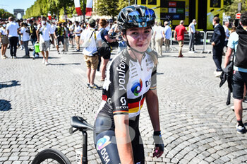 2022-07-24 - Liane LIPPERT (Germany) of Team TEAM DSM during the Tour de France Femmes avec Zwift, cycling race stage 1, Paris Tour Eiffel - Champs-Elysees (81,7 Km) on July 24, 2022 in Paris, France - CYCLING - WOMEN'S TOUR DE FRANCE 2022 - STAGE 1 - TOUR DE FRANCE - CYCLING