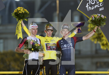 2022-07-24 - Second place Tadej Pogacar of Slovenia and UAE Team Emirates, winner and yellow jersey Jonas Vingegaard of Denmark and Jumbo - Visma, third place Geraint Thomas of Great Britain and Ineos Grenadiers during the podium ceremony following stage 21 of the Tour de France 2022, cycling race from Paris La Defense Arena to Paris Champs-Elysees (116 Km) on July 24, 2022 in Paris, France - CYCLING - TOUR DE FRANCE 2022 - STAGE 21 - TOUR DE FRANCE - CYCLING