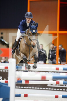 2022-03-18 - Lily ATTWOOD (GBR) riding COR-LEON V riding VLIERBEEK Z during the Prix Hermes Sellier at the Saut-Hermes 2022, equestrian FEI event on March 18, 2022 at the ephemeral Grand-palais in Paris, France - SAUT-HERMèS 2022, EQUESTRIAN FEI EVENT  - INTERNATIONALS - EQUESTRIAN