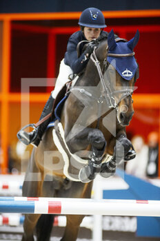 2022-03-18 - Jeanne SADRAN (FRA) riding VANNAN during the Prix Hermes Sellier at the Saut-Hermes 2022, equestrian FEI event on March 18, 2022 at the ephemeral Grand-palais in Paris, France - SAUT-HERMèS 2022, EQUESTRIAN FEI EVENT  - INTERNATIONALS - EQUESTRIAN