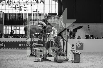 2022-03-18 - Simon DELESTRE (FRA) riding HERMES RYAN during the Prix Hermes Sellier at the Saut-Hermes 2022, equestrian FEI event on March 18, 2022 at the ephemeral Grand-palais in Paris, France - SAUT-HERMèS 2022, EQUESTRIAN FEI EVENT  - INTERNATIONALS - EQUESTRIAN