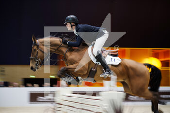 2022-03-18 - Harry CHARLES (GBR) riding STARDUST during the Prix Hermes Sellier at the Saut-Hermes 2022, equestrian FEI event on March 18, 2022 at the ephemeral Grand-palais in Paris, France - SAUT-HERMèS 2022, EQUESTRIAN FEI EVENT  - INTERNATIONALS - EQUESTRIAN