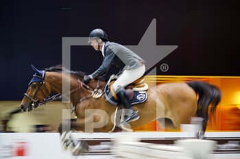 2022-03-18 - Harrie SMOLDERS (NED) riding MONACO during the Prix Hermes Sellier at the Saut-Hermes 2022, equestrian FEI event on March 18, 2022 at the ephemeral Grand-palais in Paris, France - SAUT-HERMèS 2022, EQUESTRIAN FEI EVENT  - INTERNATIONALS - EQUESTRIAN