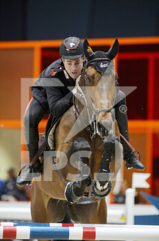 2022-03-18 - Emanuele GAUDIANO (ITA) riding NIKOLAJ DE MUSIC during the Prix Hermes Sellier at the Saut-Hermes 2022, equestrian FEI event on March 18, 2022 at the ephemeral Grand-palais in Paris, France - SAUT-HERMèS 2022, EQUESTRIAN FEI EVENT  - INTERNATIONALS - EQUESTRIAN