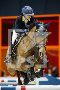 2022-03-18 - Edwina TOPS-ALEXANDER (AUS) riding FELLOW CASTLEFIELD during the Prix Hermes Sellier at the Saut-Hermes 2022, equestrian FEI event on March 18, 2022 at the ephemeral Grand-palais in Paris, France - SAUT-HERMèS 2022, EQUESTRIAN FEI EVENT  - INTERNATIONALS - EQUESTRIAN
