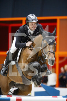 2022-03-18 - Willem GREVE (NED) riding HIGHWAY M TN during the Prix Hermes Sellier at the Saut-Hermes 2022, equestrian FEI event on March 18, 2022 at the ephemeral Grand-palais in Paris, France - SAUT-HERMèS 2022, EQUESTRIAN FEI EVENT  - INTERNATIONALS - EQUESTRIAN
