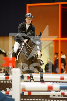 2022-03-18 - Scott BRASH (GBR) riding HELLO SHELBY during the Prix Hermes Sellier at the Saut-Hermes 2022, equestrian FEI event on March 18, 2022 at the ephemeral Grand-palais in Paris, France - SAUT-HERMèS 2022, EQUESTRIAN FEI EVENT  - INTERNATIONALS - EQUESTRIAN