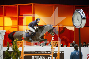 2022-03-18 - Martin FUCHS (SUI) riding THE SINNER during the Prix Hermes Sellier at the Saut-Hermes 2022, equestrian FEI event on March 18, 2022 at the ephemeral Grand-palais in Paris, France - SAUT-HERMèS 2022, EQUESTRIAN FEI EVENT  - INTERNATIONALS - EQUESTRIAN