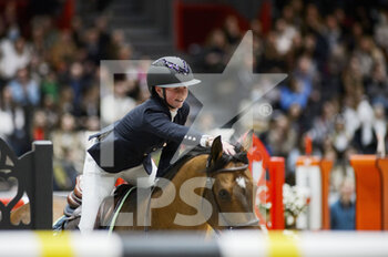 2022-03-18 - Sanne THIJSSEN (NED) riding CON QUIDAM RB during the Prix Hermes Sellier at the Saut-Hermes 2022, equestrian FEI event on March 18, 2022 at the ephemeral Grand-palais in Paris, France - SAUT-HERMèS 2022, EQUESTRIAN FEI EVENT  - INTERNATIONALS - EQUESTRIAN