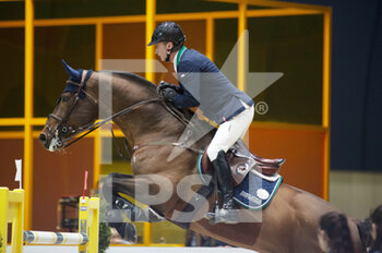 2022-03-19 - Denis LYNCH (IRL) riding GC CHOPIN'S BUSHI during the Prix GL Events at the Saut-Hermes 2022, equestrian FEI event on March 19, 2022 at the ephemeral Grand-palais in Paris, France - PRIX GL EVENTS AT THE SAUT-HERMES 2022, EQUESTRIAN FEI EVENT - INTERNATIONALS - EQUESTRIAN
