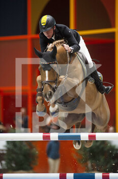 2022-03-19 - Philipp SCHULZE TOPPHOFF (GER) riding CARLA 229 during the Prix GL Events at the Saut-Hermes 2022, equestrian FEI event on March 19, 2022 at the ephemeral Grand-palais in Paris, France - PRIX GL EVENTS AT THE SAUT-HERMES 2022, EQUESTRIAN FEI EVENT - INTERNATIONALS - EQUESTRIAN
