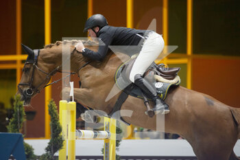 2022-03-19 - Philipp SCHULZE TOPPHOFF (GER) riding CARLA 229 during the Prix GL Events at the Saut-Hermes 2022, equestrian FEI event on March 19, 2022 at the ephemeral Grand-palais in Paris, France - PRIX GL EVENTS AT THE SAUT-HERMES 2022, EQUESTRIAN FEI EVENT - INTERNATIONALS - EQUESTRIAN