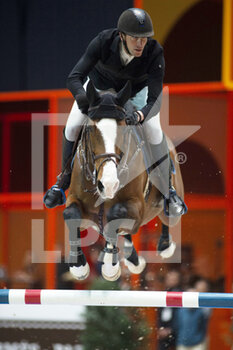 2022-03-19 - Kevin STAUT (FRA) riding CHEPPETTA during the Prix GL Events at the Saut-Hermes 2022, equestrian FEI event on March 19, 2022 at the ephemeral Grand-palais in Paris, France - PRIX GL EVENTS AT THE SAUT-HERMES 2022, EQUESTRIAN FEI EVENT - INTERNATIONALS - EQUESTRIAN