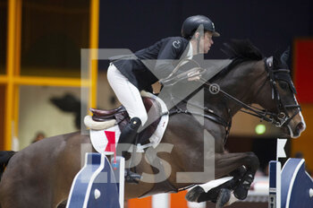 2022-03-19 - Scott BRASH (GBR) riding HELLO SHELBY during the Prix GL Events at the Saut-Hermes 2022, equestrian FEI event on March 19, 2022 at the ephemeral Grand-palais in Paris, France - PRIX GL EVENTS AT THE SAUT-HERMES 2022, EQUESTRIAN FEI EVENT - INTERNATIONALS - EQUESTRIAN
