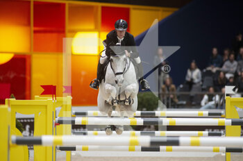 2022-03-19 - Marcus EHNING (GER) riding CALANDA 42 during the Prix GL Events at the Saut-Hermes 2022, equestrian FEI event on March 19, 2022 at the ephemeral Grand-palais in Paris, France - PRIX GL EVENTS AT THE SAUT-HERMES 2022, EQUESTRIAN FEI EVENT - INTERNATIONALS - EQUESTRIAN