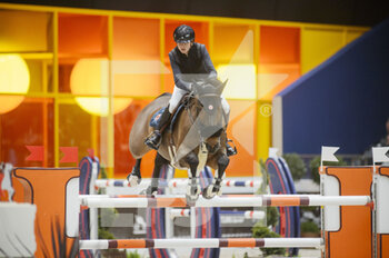 2022-03-19 - Jennifer HOCHSTADTER (LIE) riding GOLDEN LADY during the Saut Hermes prize at the Saut-Hermes 2022, equestrian FEI event on March 19, 2022 at the ephemeral Grand-palais in Paris, France - PRIX GL EVENTS AT THE SAUT-HERMES 2022, EQUESTRIAN FEI EVENT - INTERNATIONALS - EQUESTRIAN