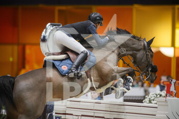 2022-03-19 - Jennifer HOCHSTADTER (LIE) riding GOLDEN LADY during the Saut Hermes prize at the Saut-Hermes 2022, equestrian FEI event on March 19, 2022 at the ephemeral Grand-palais in Paris, France - PRIX GL EVENTS AT THE SAUT-HERMES 2022, EQUESTRIAN FEI EVENT - INTERNATIONALS - EQUESTRIAN