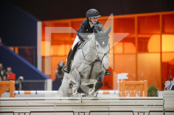 2022-03-19 - Sanne THIJSSEN (NED) riding ZEPPELIN BLUE during the Saut Hermes prize at the Saut-Hermes 2022, equestrian FEI event on March 19, 2022 at the ephemeral Grand-palais in Paris, France - PRIX GL EVENTS AT THE SAUT-HERMES 2022, EQUESTRIAN FEI EVENT - INTERNATIONALS - EQUESTRIAN
