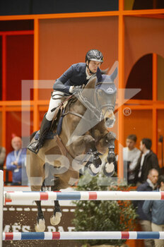 2022-03-19 - Martin FUCHS (SUI) riding THE SINNER during the Saut Hermes prize at the Saut-Hermes 2022, equestrian FEI event on March 19, 2022 at the ephemeral Grand-palais in Paris, France - PRIX GL EVENTS AT THE SAUT-HERMES 2022, EQUESTRIAN FEI EVENT - INTERNATIONALS - EQUESTRIAN