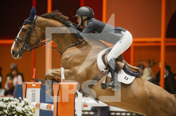 2022-03-19 - Angelica AUGUSTSSON ZANOTELLI (SWE) riding KALINKA VAN DE NACHTEGAELE during the Saut Hermes prize at the Saut-Hermes 2022, equestrian FEI event on March 19, 2022 at the ephemeral Grand-palais in Paris, France - PRIX GL EVENTS AT THE SAUT-HERMES 2022, EQUESTRIAN FEI EVENT - INTERNATIONALS - EQUESTRIAN