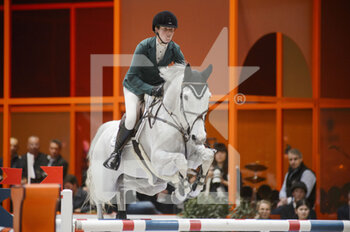 2022-03-19 - Hilary SCOTT (AUS) riding OAKS MILKY WAY during the Saut Hermes prize at the Saut-Hermes 2022, equestrian FEI event on March 19, 2022 at the ephemeral Grand-palais in Paris, France - PRIX GL EVENTS AT THE SAUT-HERMES 2022, EQUESTRIAN FEI EVENT - INTERNATIONALS - EQUESTRIAN
