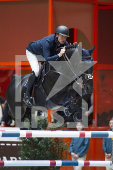 2022-03-19 - Gregory WATHELET (BEL) riding IRON MAN VAN DE PADENBORRE during the Saut Hermes prize at the Saut-Hermes 2022, equestrian FEI event on March 19, 2022 at the ephemeral Grand-palais in Paris, France - PRIX GL EVENTS AT THE SAUT-HERMES 2022, EQUESTRIAN FEI EVENT - INTERNATIONALS - EQUESTRIAN