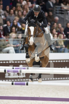 2022-03-19 - Kevin STAUT (FRA) riding CHEPPETTA during the Grand Prix Hermes at the Saut-Hermes 2022, equestrian FEI event on March 20, 2022 at the ephemeral Grand-palais in Paris, France - PRIX GL EVENTS AT THE SAUT-HERMES 2022, EQUESTRIAN FEI EVENT - INTERNATIONALS - EQUESTRIAN