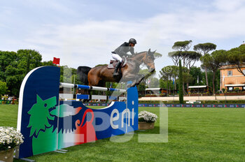 2022-05-26 - Marc Houtzager (NED) during Premio ENI of the 89th CSIO Rome 2022 at Piazza di Siena in Rome on 26 May  2022 - 89° CSIO ROMA - PIAZZA DI SIENA (DAY 1) - INTERNATIONALS - EQUESTRIAN
