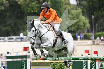 27/05/2022 - Jur Vrieling (NED) during Premio n. 6 - Nations Cup of the 89th CSIO Rome 2022 at Piazza di Siena in Rome on 27 May  2022 - 89° CSIO ROMA - PIAZZA DI SIENA (DAY 2) - INTERNAZIONALI - EQUITAZIONE