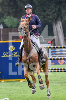 2022-05-28 - Roger Yves Bost (FRA) during Premio 8 - Loro Piana Trophy of the 89th CSIO Rome 2022 at Piazza di Siena in Rome on 28 May  2022 - 89° CSIO ROMA - PIAZZA DI SIENA (DAY 3) - INTERNATIONALS - EQUESTRIAN