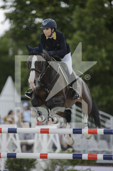 24/06/2022 - Edwina Tops-Alexander riding Catenda during the Prix Elle of the Longines Global Champions Tour 2022, Paris Eiffel Jumping, equestrian event on June 24, 2022 at Champ de Mars in Paris, France - EQUESTRIAN - LONGINES GLOBAL CHAMPIONS TOUR 2022 - PARIS EIFFEL JUMPING - INTERNAZIONALI - EQUITAZIONE