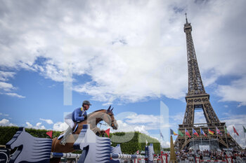 24/06/2022 - Christian AHLMANN riding Otterongo Alpha Z during the Prix Elle of the Longines Global Champions Tour 2022, Paris Eiffel Jumping, equestrian event on June 24, 2022 at Champ de Mars in Paris, France - EQUESTRIAN - LONGINES GLOBAL CHAMPIONS TOUR 2022 - PARIS EIFFEL JUMPING - INTERNAZIONALI - EQUITAZIONE