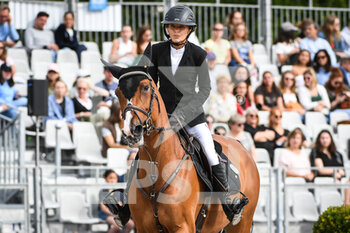 26/06/2022 - Mary Kate OLSEN of United States riding Colombia de Beaufour during the Longines Global Champions Tour 2022, Paris Eiffel Jumping, equestrian event on June 26, 2022 at Champ de Mars in Paris, France - EQUESTRIAN - LONGINES GLOBAL CHAMPIONS TOUR 2022 - PARIS EIFFEL JUMPING - INTERNAZIONALI - EQUITAZIONE
