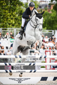 26/06/2022 - Marina HANDS of France riding Copyright during the Longines Global Champions Tour 2022, Paris Eiffel Jumping, equestrian event on June 26, 2022 at Champ de Mars in Paris, France - EQUESTRIAN - LONGINES GLOBAL CHAMPIONS TOUR 2022 - PARIS EIFFEL JUMPING - INTERNAZIONALI - EQUITAZIONE