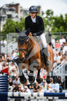 26/06/2022 - Laura KLAPHAKE of Germany riding Davenport VDL during the Longines Global Champions Tour 2022, Paris Eiffel Jumping, equestrian event on June 26, 2022 at Champ de Mars in Paris, France - EQUESTRIAN - LONGINES GLOBAL CHAMPIONS TOUR 2022 - PARIS EIFFEL JUMPING - INTERNAZIONALI - EQUITAZIONE